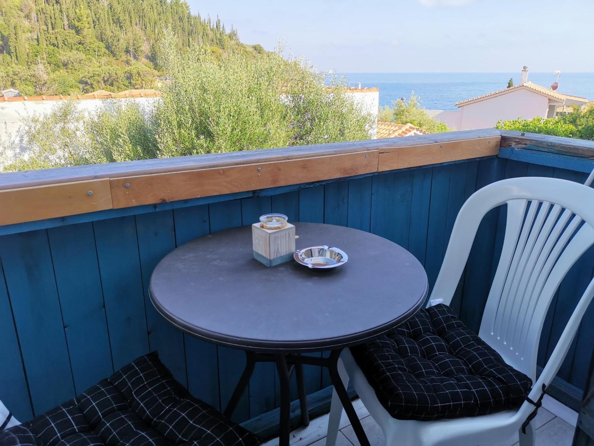 Iris Studios Ayios Nikitas Bilik gambar
