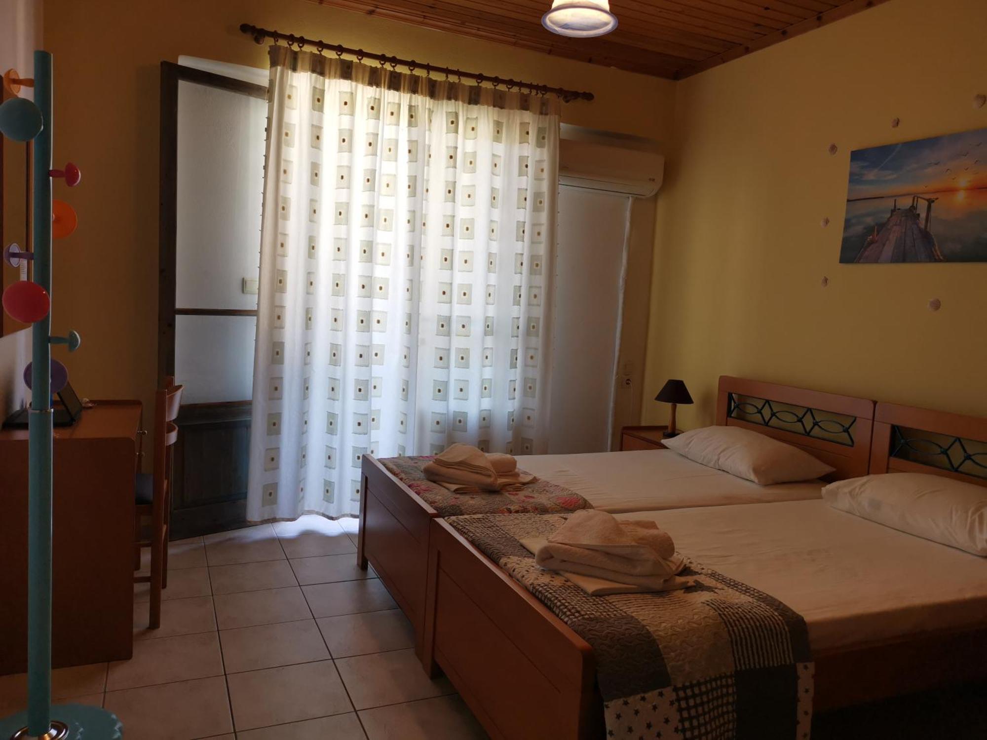 Iris Studios Ayios Nikitas Luaran gambar