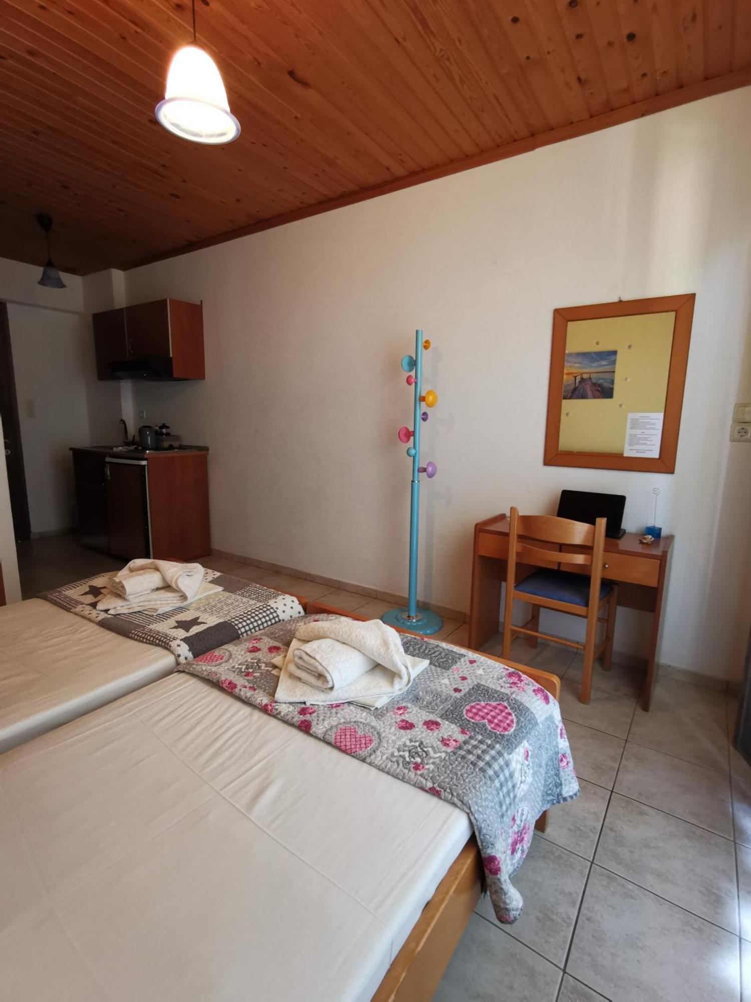 Iris Studios Ayios Nikitas Luaran gambar