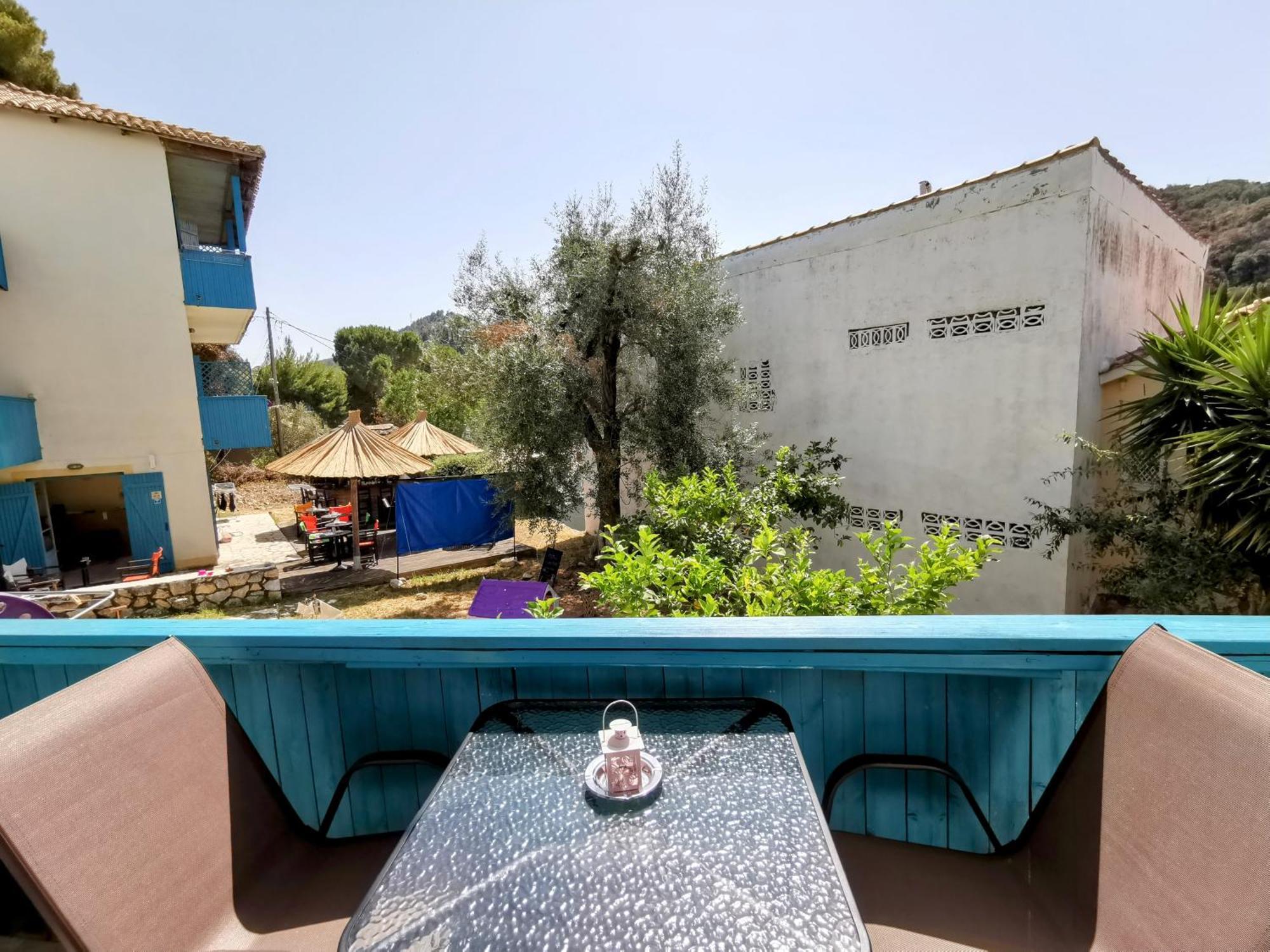 Iris Studios Ayios Nikitas Bilik gambar