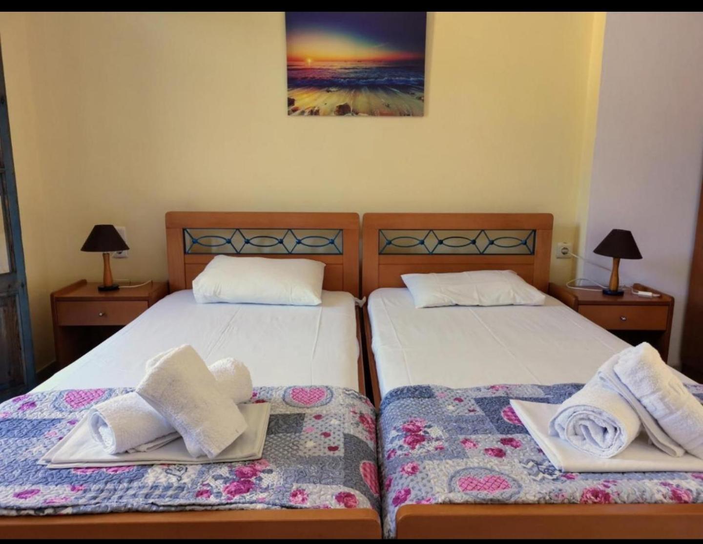 Iris Studios Ayios Nikitas Bilik gambar